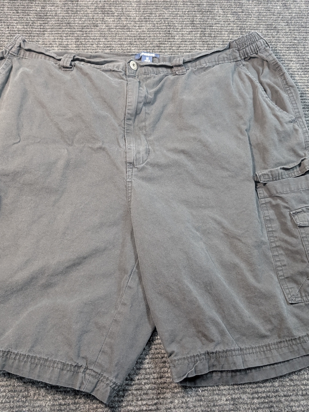 Casual Men's Gray Cargo Shorts with Side Pockets. Size 44 Big